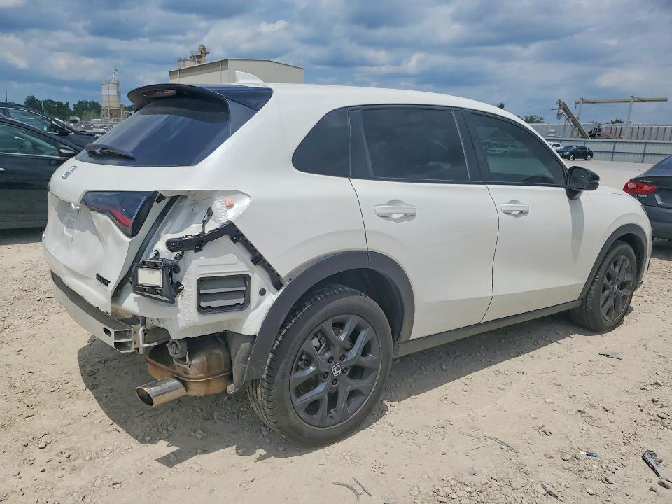 2024 Honda Hr-v VIN 3CZRZ2H52RM758578 COPART salvage auction — UNDERCARRIAGE, MO - SALVAGE CERTIFICATE OF TITLE, sold $9,100 on 2026-07-28 (photo 3)