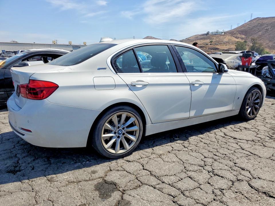 2017 BMW VIN WBA8E1C59HK480005 COPART salvage auction — MINOR DENT/SCRATCHES, Ca - Dis/Dlr/Exp Only Clean Title, sold $3,550 on 2026-07-30 (photo 3)