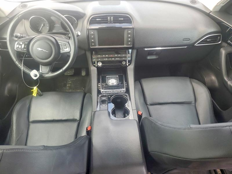 2017 Jaguar F-pace VIN SADCJ2BV1HA074469 COPART salvage auction — MINOR DENT/SCRATCHES, Tx - Certificate Of Title, sold $3,900 on 2026-07-09 (photo 8)
