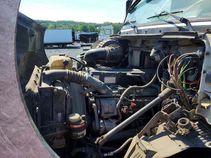 2007 Volvo Vnm VIN 4V4MC9GH57N460779 COPART salvage auction — FRONT END, NC - DEALER ONLY CLEAN TITLE, sold $350 on 2026-07-09 (photo 7)