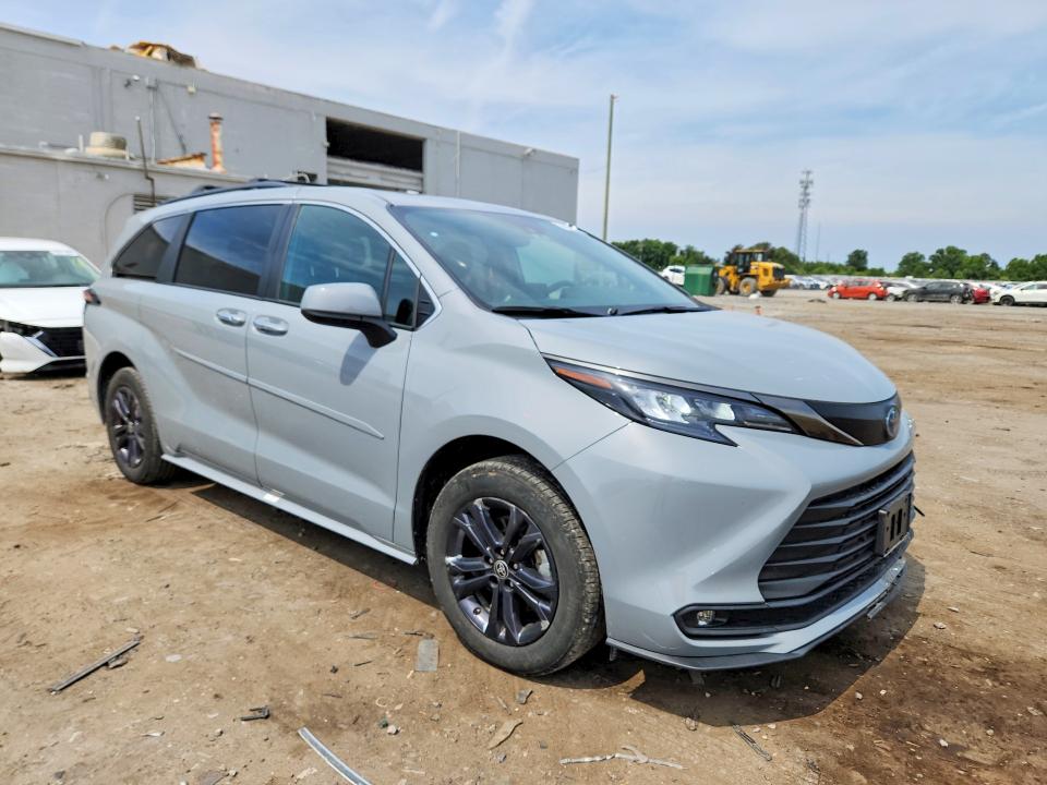 2024 Toyota Sienna VIN 5TDCSKFCXRS150096 COPART salvage auction — REAR END, Va - Cert Of Title - Salvage, sold $16,500 on 2026-07-29 (photo 4)