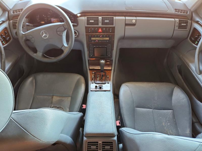 2000 Mercedes-benz E-class VIN WDBJF83J4YX035860 COPART salvage auction — MINOR DENT/SCRATCHES, Az - Certificate Of Title, sold $800 on 2026-07-13 (photo 8)