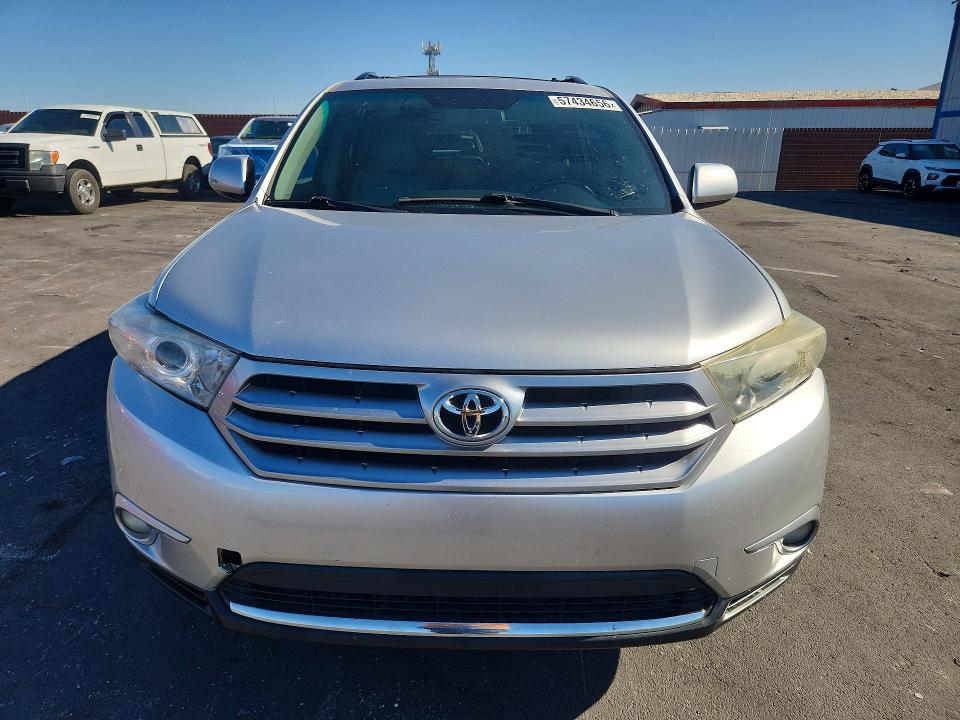 2011 Toyota Highlander VIN 5TDZK3EHXBS040815 COPART salvage auction — MINOR DENT/SCRATCHES, Nv - Cert Of Title-Rebuilt Total Lo, sold $2,600 on 2026-07-08 (photo 5)