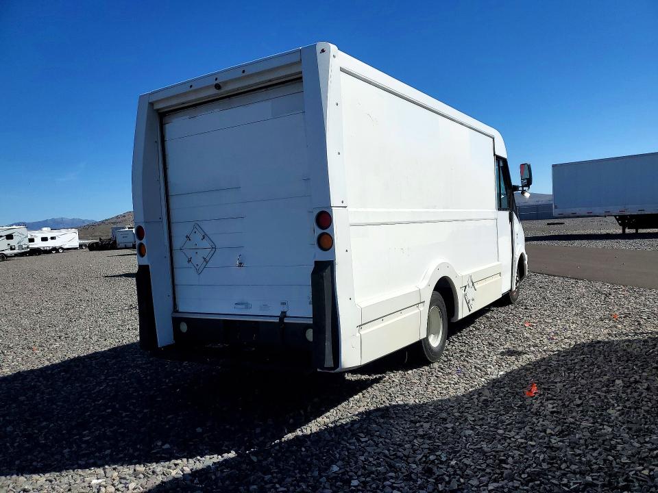 2016 Isuzu Npr VIN JALB4T170G7W00396 COPART salvage auction — MINOR DENT/SCRATCHES, NV - CERTIFICATE OF TITLE, sold $2,950 on 2026-07-30 (photo 3)