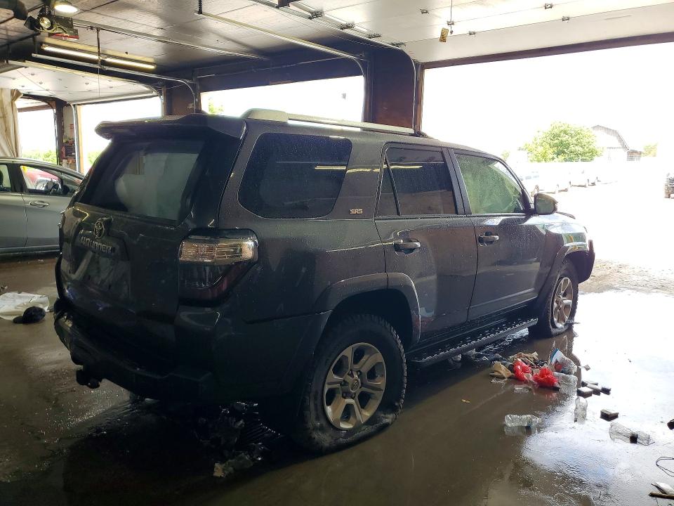 2018 Toyota 4runner VIN JTEBU5JR9J5579206 COPART salvage auction — ROLLOVER, PA - CERTIFICATE OF SALVAGE, sold $4,550 on 2026-07-02 (photo 3)