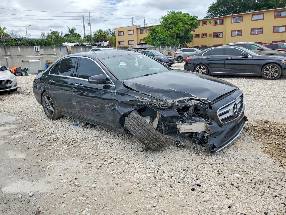 2019 Mercedes-benz E-klasse VIN WDDZF4JB4KA517429 COPART salvage auction — SIDE, Fl - Cert Of Title Slvg Rebuildable, sold $3,300 on 2026-08-07 (photo 4)