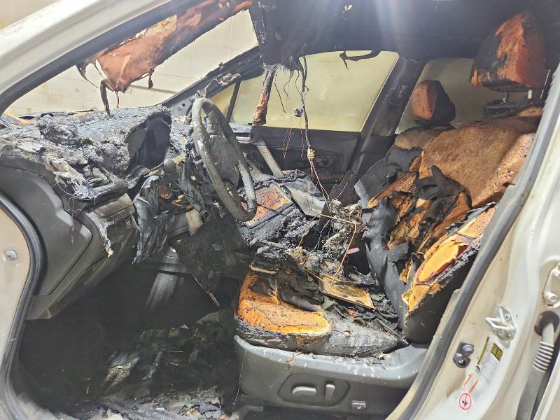 2014 Subaru Forester VIN JF2SJGMC7EH404572 COPART salvage auction — Burn Engine, MN - CERT OF TITLE-PRIOR SALVAGE, sold $500 on 2026-07-07 (photo 7)