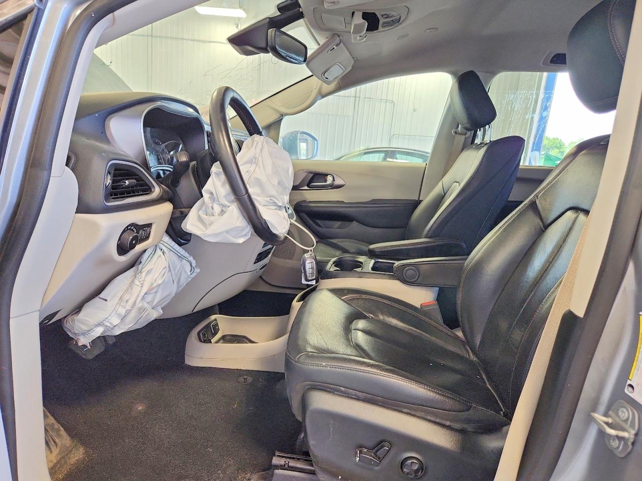 2020 Chrysler Pacifica VIN 2C4RC1EG4LR137978 COPART salvage auction — Front End, MN - CERT OF TITLE-SALVAGE, sold $3,150 on 2026-07-09 (photo 7)