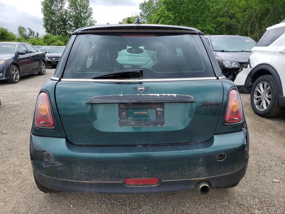 2008 Mini Cooper VIN WMWMF33578TU65844 COPART salvage auction — SIDE, ON - PERMIT SALVAGE, sold $600 on 2026-08-13 (photo 6)