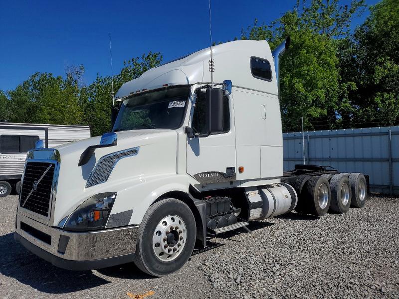 2006 Volvo Vn VIN 4V4NC9TJ46N421659 COPART salvage auction — MINOR DENT/SCRATCHES, Ny - Cert Of Title-Rebuilt Salvage (P), sold $22,000 on 2026-07-09 (photo 2)