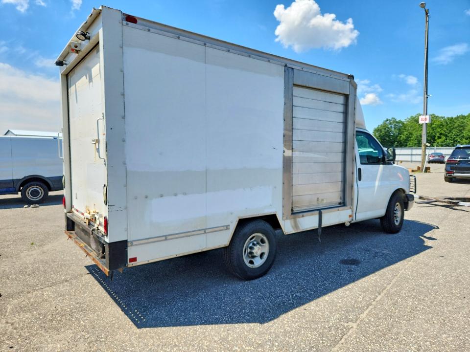 2019 Chevrolet Express 3500 VIN 1GB0GRFP2K1189059 COPART salvage auction — MINOR DENT/SCRATCHES, NJ - CERTIFICATE OF TITLE, sold $1,000 on 2026-07-09 (photo 3)