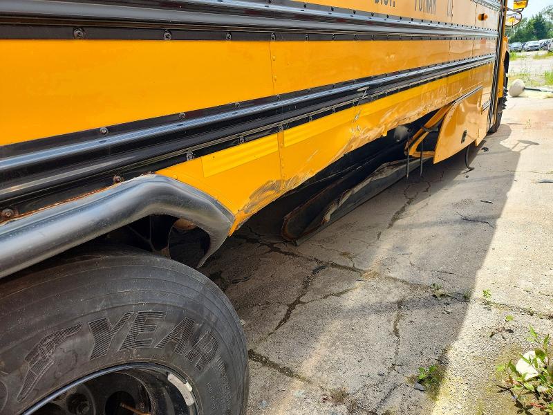 2017 Blub School bus VIN 1BAKGCBA2HF324646 COPART salvage auction — SIDE, AZ - CERT OF TITLE - SALVAGE, sold $8,200 on 2026-09-18 (photo 9)