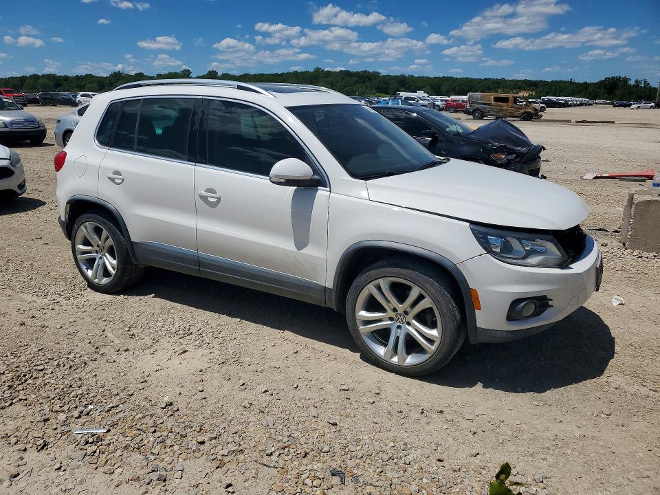 2012 Volkswagen Tiguan VIN WVGAV7AX8CW546486 COPART salvage auction — FRONT END, Salvage Title, sold $800 on 2026-08-06 (photo 4)