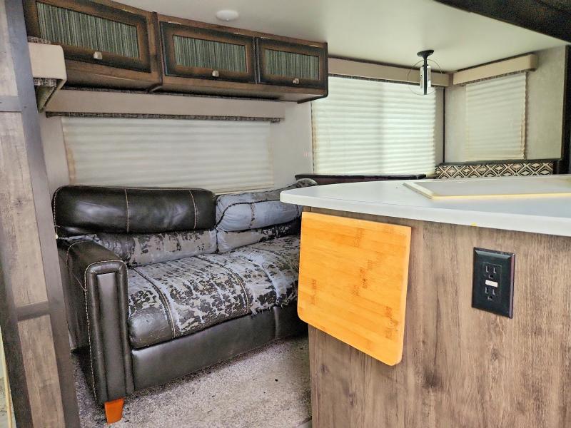 2019 Heartland Mallard VIN 5SFNB3024KE403887 COPART salvage auction — MINOR DENT/SCRATCHES, NE - CERT OF TITLE-SALVAGE, sold $3,650 on 2026-07-16 (photo 6)