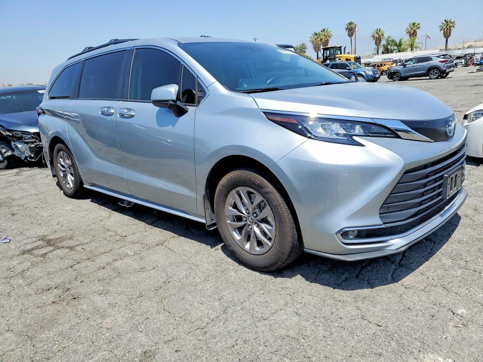 2022 Toyota Sienna VIN 5TDYRKEC2NS132589 COPART salvage auction — SIDE, Ca - Salvage Certificate, sold $12,700 on 2026-07-16 (photo 4)