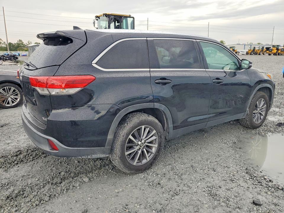 2019 Toyota Highlander VIN 5TDKZRFH8KS573194 COPART salvage auction — MINOR DENT/SCRATCHES, Fl - Certificate Of Title, sold $13,000 on 2026-07-27 (photo 3)