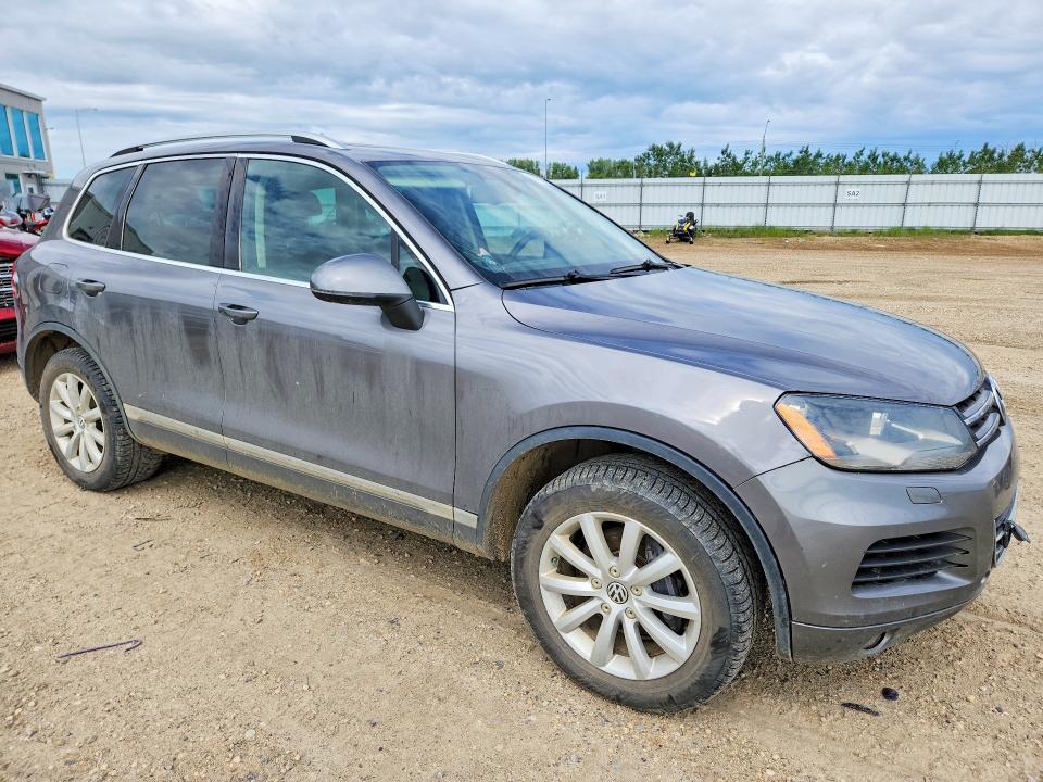 2011 Volkswagen Touareg VIN WVGFK9BP6BD002006 COPART salvage auction — FRONT END, AB - BOS - SALVAGE, sold $1,100 on 2026-07-02 (photo 4)
