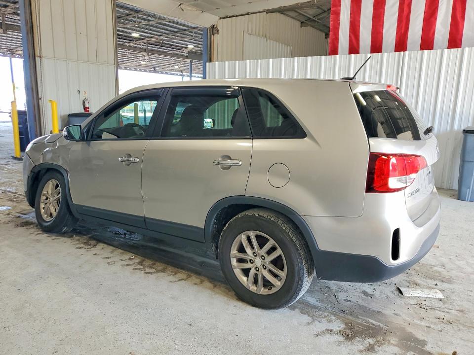 2015 Kia Sorento VIN 5XYKT3A61FG621447 COPART salvage auction — WATER/FLOOD, Tx - Salvage Title-Flood Damage, sold $1,050 on 2026-07-07 (photo 2)