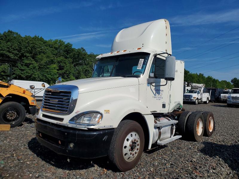 2006 Freightliner Conventional VIN 1FUJA6CK06LW38766 COPART salvage auction — NORMAL WEAR, NJ - CERTIFICATE OF TITLE, sold $8,200 on 2026-07-28 (photo 2)