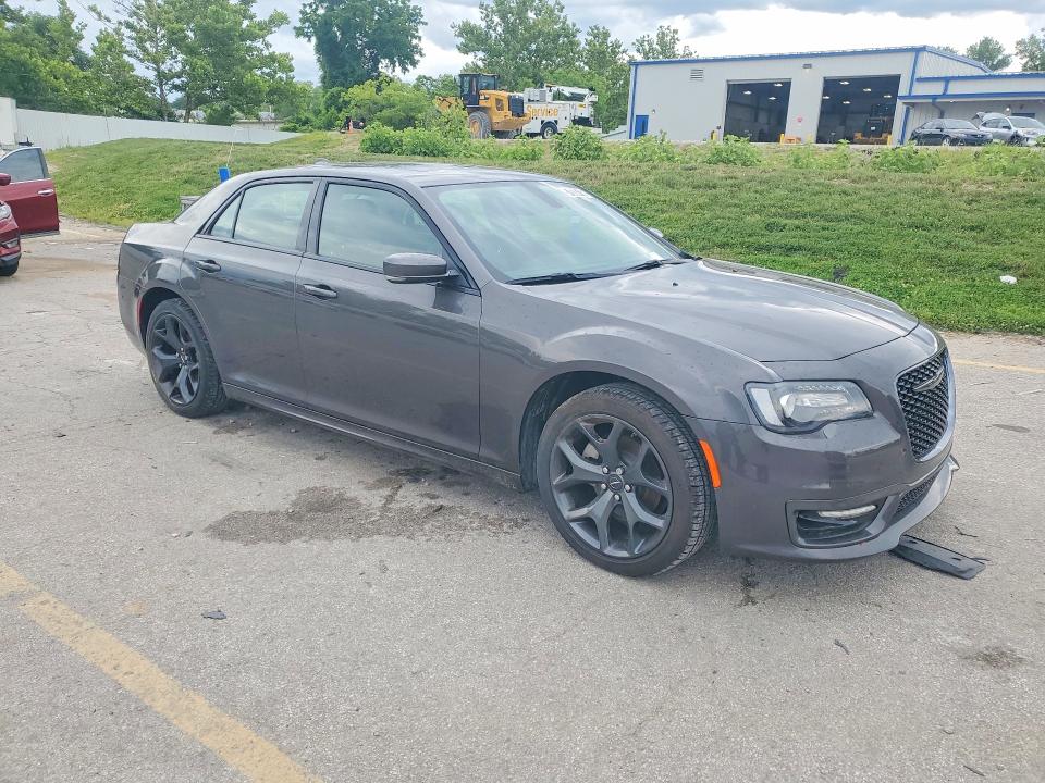 2022 Chrysler 300 VIN 2C3CCADG7NH245421 COPART salvage auction — NORMAL WEAR, MO - CERTIFICATE OF TITLE, sold $19,000 on 2026-07-09 (photo 4)