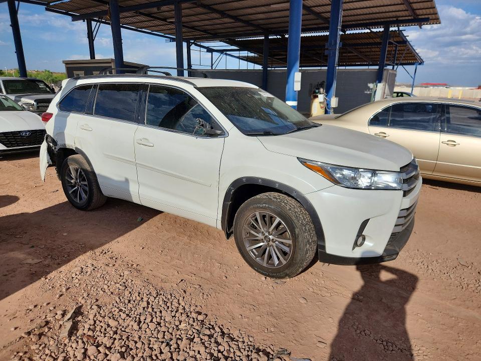 2018 Toyota Highlander VIN 5TDJZRFH4JS498178 COPART salvage auction — SIDE, Az - Cert Of Title - Salvage, sold $10,300 on 2026-07-14 (photo 4)