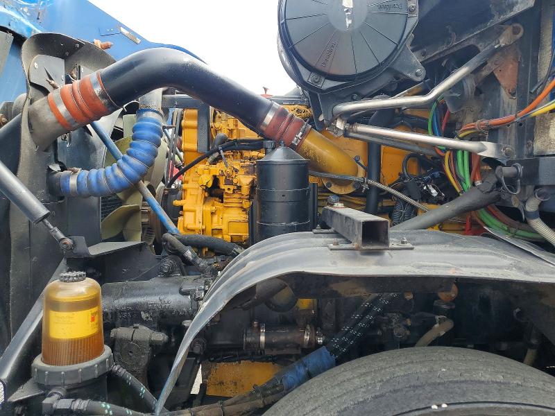 2002 Kenworth T2000 VIN 1XKTDB9X12J893679 COPART salvage auction — MINOR DENT/SCRATCHES, IL - CERT OF TITLE-REBUILT, sold $6,500 on 2026-09-03 (photo 7)