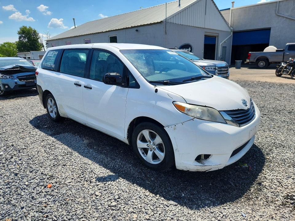 2014 Toyota Sienna VIN 5TDZK3DC1ES438571 COPART salvage auction — SIDE, Nj - Cert Of Title-Salvage, sold $700 on 2026-07-31 (photo 4)