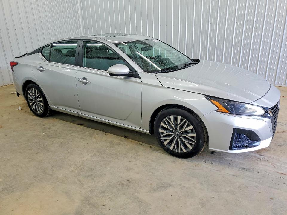 2023 Nissan Altima VIN 1N4BL4DVXPN370128 COPART salvage auction — REAR END, VA - CERT OF TITLE - SALVAGE, sold $7,300 on 2026-07-23 (photo 4)