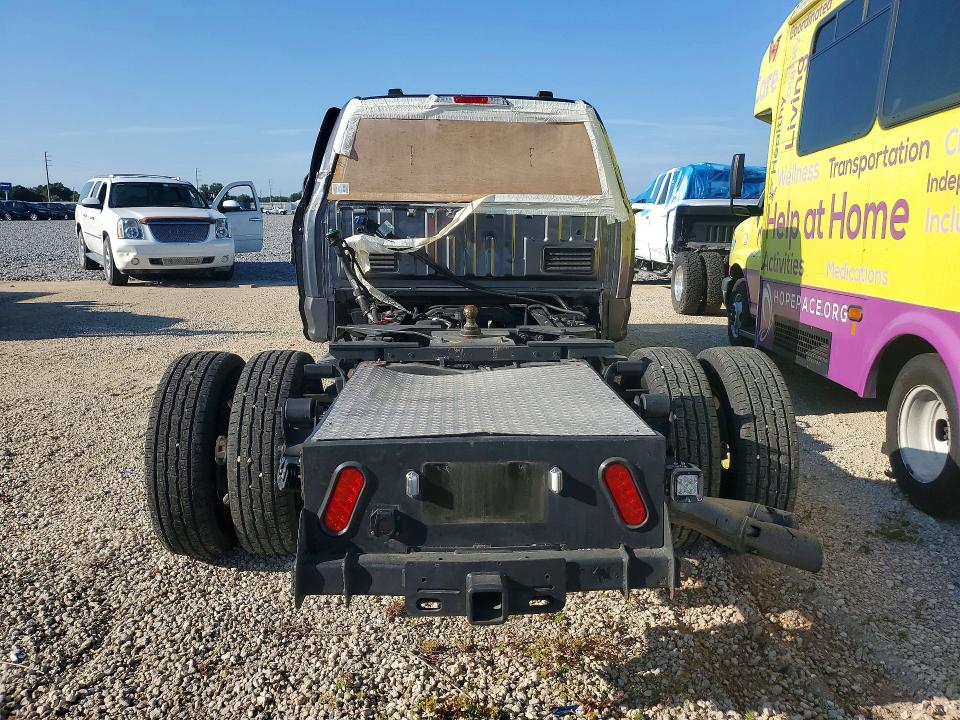 2022 Ford F-350 super duty VIN 1FD8W3HT6NEC54352 COPART salvage auction — SIDE, Fl - Cert Of Ttl-Rebuilt&Slvg Rbld, sold $12,300 on 2026-07-21 (photo 6)