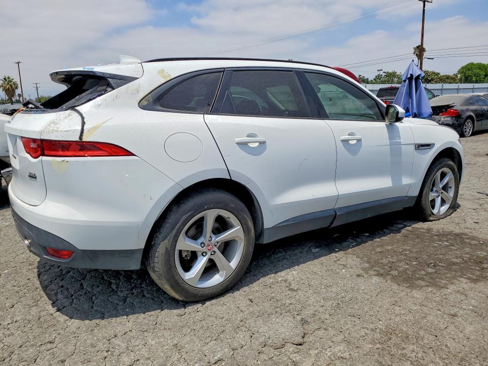 2017 Jaguar F-pace VIN SADCJ2BV9HA493007 COPART salvage auction — VANDALISM, Ca - Dis/Dlr/Exp Only Clean Title (P), sold $3,450 on 2026-07-29 (photo 3)