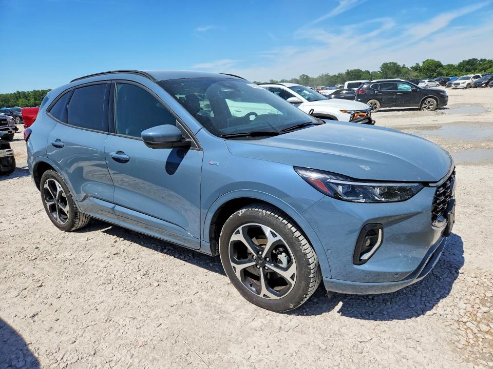 2023 Ford Escape VIN 1FMCU9PA3PUA01517 COPART salvage auction — HAIL, Il - Salvage Certificate, sold $11,300 on 2026-07-27 (photo 4)