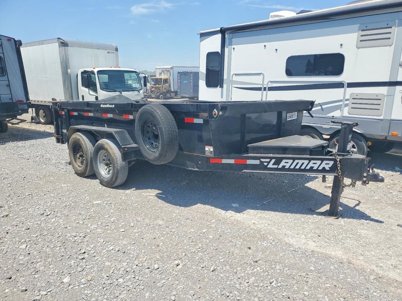 2021 Lamar Dump Trailer VIN 5RVDL142XMP098029 COPART salvage auction — Minor Dent/Scratches, TN - CERTIFICATE OF TITLE, sold $5,100 on 2026-09-15 (photo 1)