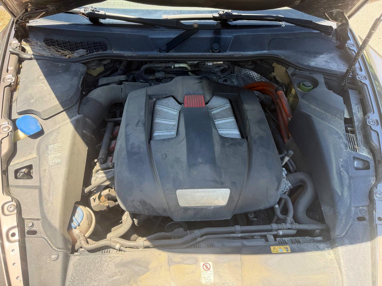 2012 Porsche Cayenne VIN WP1AE2A27CLA91108 COPART salvage auction — Minor Dent/Scratches, ME - DEALER ONLY CLEAN TITLE (P), sold $1,050 on 2026-07-02 (photo 7)
