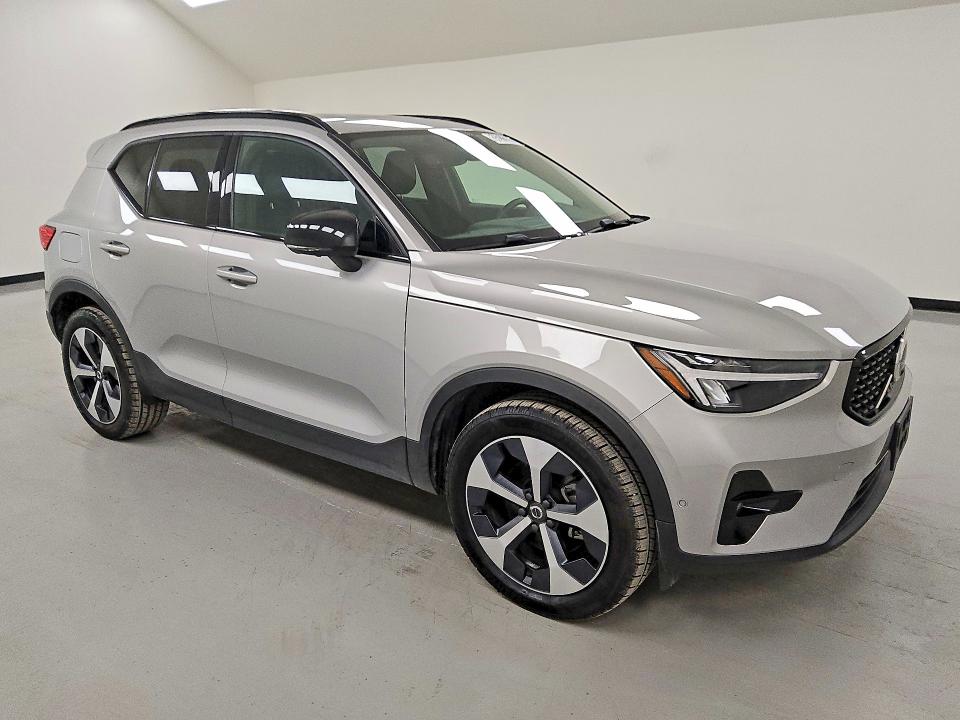 2025 Volvo Xc40 VIN YV4L12UC0S2567081 COPART salvage auction — MINOR DENT/SCRATCHES, Tx - Certificate Of Title, sold $11,200 on 2026-07-21 (photo 4)
