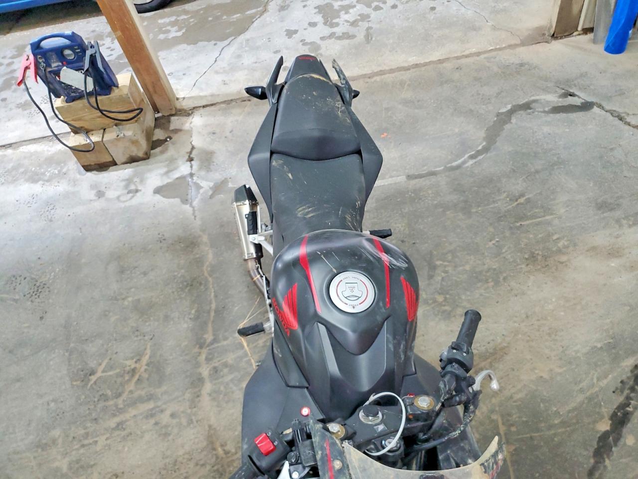 2022 Honda CBR300 VIN MLHNC5108N5800013 COPART salvage auction — All Over, TN - SALVAGE CERTIFICATE, sold $1,000 on 2026-07-09 (photo 5)