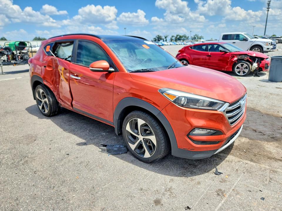 2017 Hyundai VIN KM8J33A22HU317291 COPART salvage auction — SIDE, Fl - Cert Of Title Slvg Rebuildable, sold $3,300 on 2026-07-13 (photo 4)