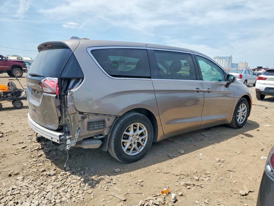2017 Chrysler Pacifica VIN 2C4RC1DG1HR535836 COPART salvage auction — REAR END, Ia - Cert Of Title-Salvage Title, sold $2,000 on 2026-07-24 (photo 3)