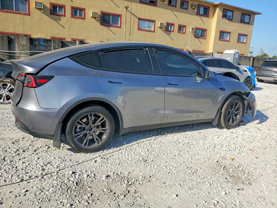 2025 Tesla Model y VIN 7SAYGDED6SF256667 COPART salvage auction — FRONT END, Fl - Cert Of Title Slvg Rebuildable, sold $15 on 2026-07-24 (photo 3)
