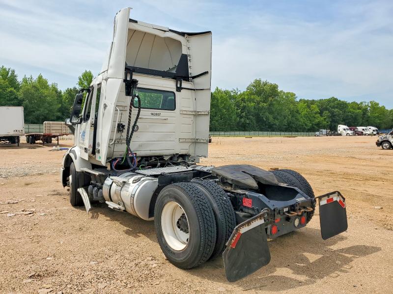 2023 Volvo Vnr VIN 4V4W39EG3PN332270 COPART salvage auction — ROLLOVER, NC - DEALER ONLY SALVAGE TITLE (P), sold $9,000 on 2026-07-07 (photo 3)