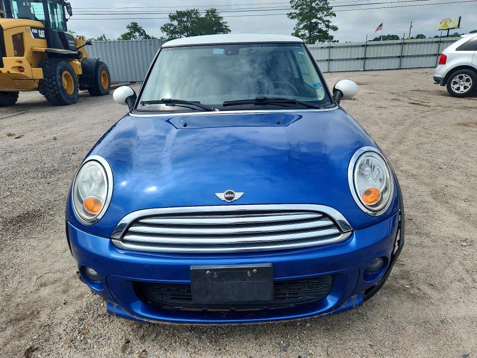 2013 Mini Cooper VIN WMWSU3C59DT545038 COPART salvage auction — SIDE, Fl - Cert Of Title Slvg Rebuildable, sold $225 on 2026-07-23 (photo 5)
