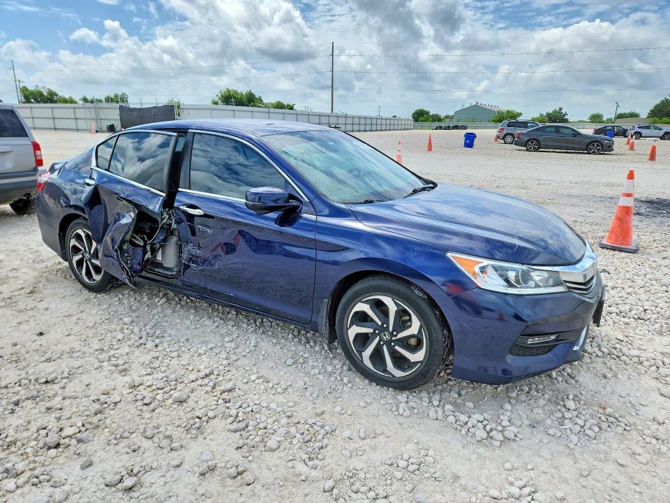 2017 Honda Accord VIN 1HGCR2F86HA071240 COPART salvage auction — SIDE, Tx - Salvage Vehicle Title, sold $300 on 2026-07-30 (photo 4)