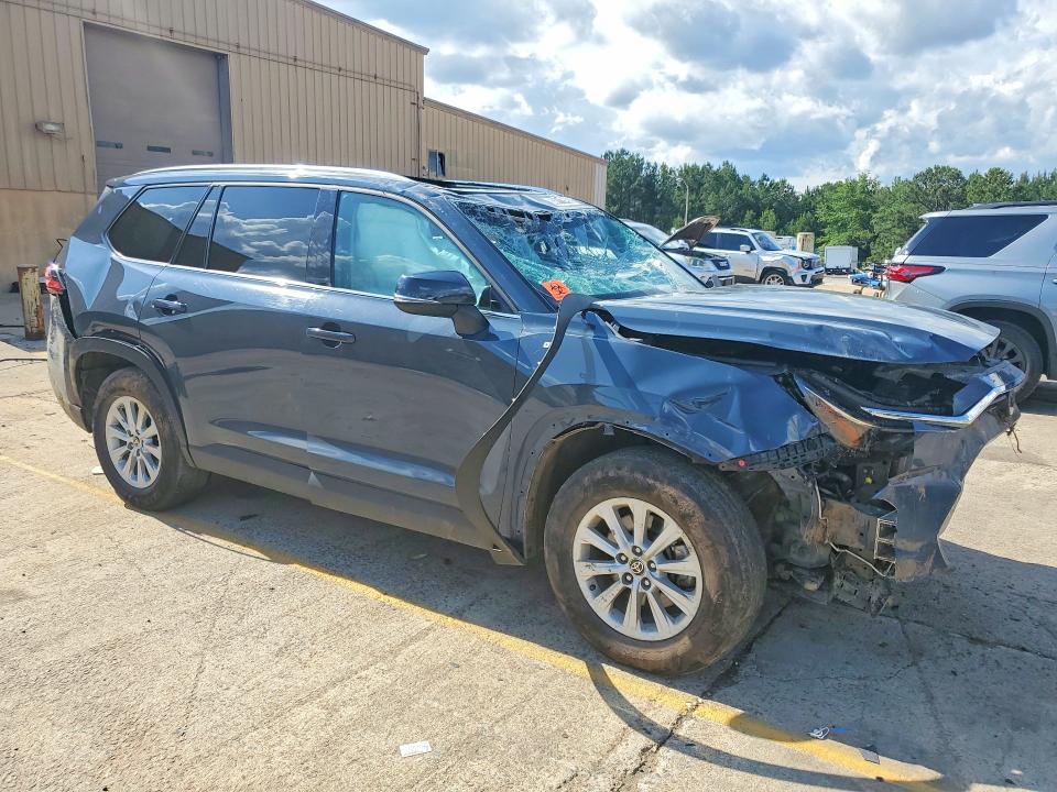 2025 Toyota Highlander VIN 5TDAAAA57SS026080 COPART salvage auction — ROLLOVER, Sc - Non-Reb & Rem Salvage Title, sold $10,600 on 2026-07-15 (photo 4)