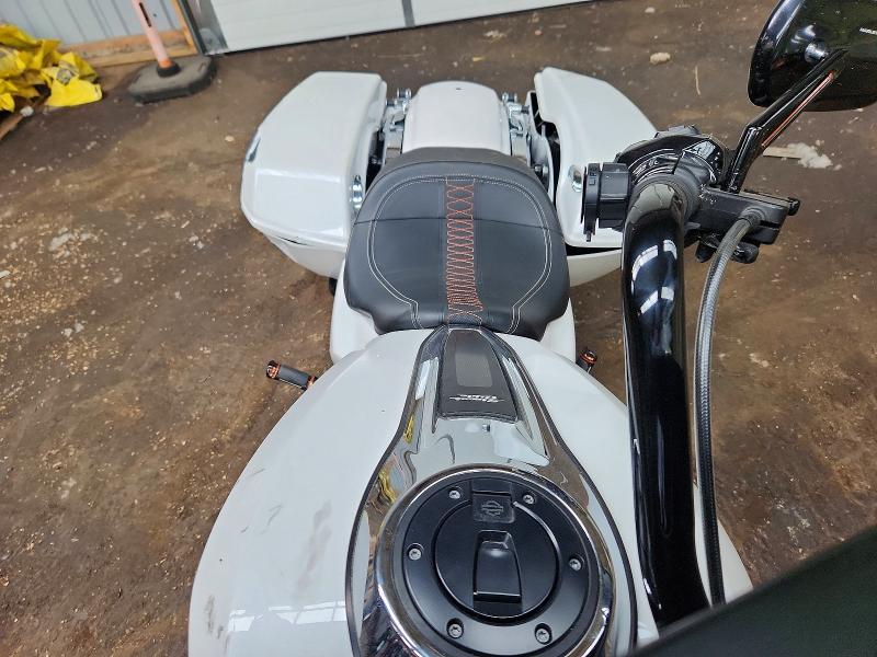 2024 Harley-davidson Flhx VIN 5HD1KB737RB613607 COPART salvage auction — ALL OVER, ON - PERMIT NO BRAND - UNFIT, sold $11,900 on 2026-08-18 (photo 5)
