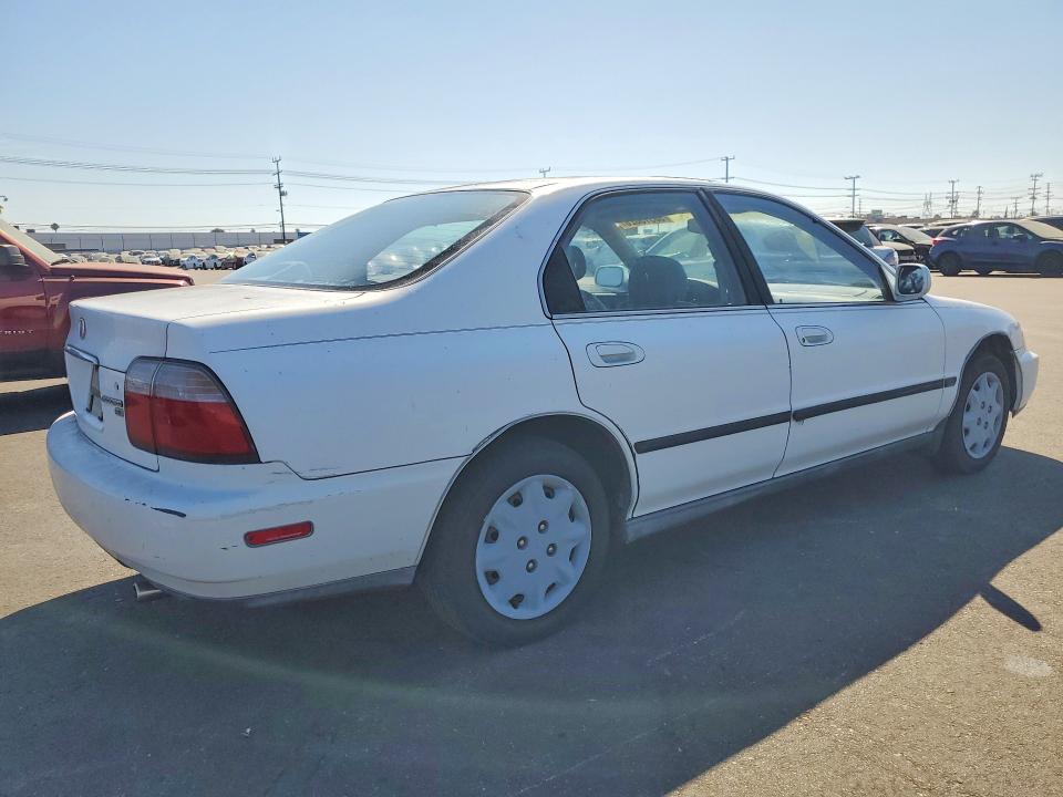 1996 Honda Accord VIN 1HGCD5633TA301488 COPART salvage auction — MINOR DENT/SCRATCHES, CA - DIS/DLR/EXP ONLY CLEAN TITLE, sold $375 on 2026-07-08 (photo 3)