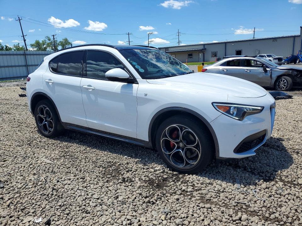 2022 Alfa romeo Stelvio VIN ZASPAKBN6N7D27556 COPART salvage auction — FRONT END, Il - Salvage Certificate, sold $11,600 on 2026-07-29 (photo 4)
