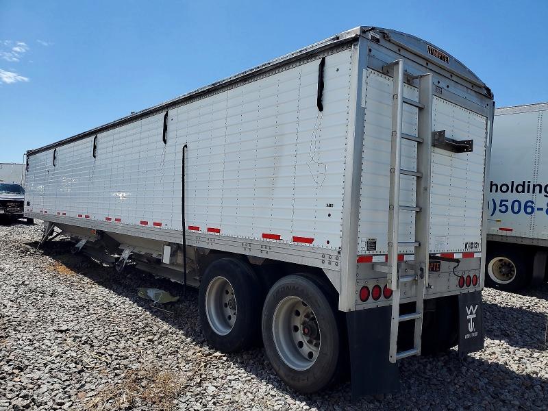 2015 Timpte Grain trailer VIN 1TDH43022FB145872 COPART salvage auction — ROLLOVER, IA - CERTIFICATE OF TITLE, sold $5,500 on 2026-07-27 (photo 4)
