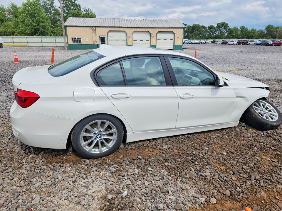 2017 BMW 3er VIN WBA8E5G3XHNU43897 COPART salvage auction — FRONT END, Il - Salvage Certificate, sold $2,700 on 2026-08-03 (photo 3)