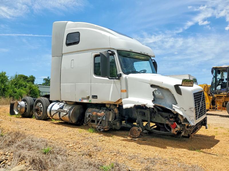 2013 Volvo Vn VIN 4V4NC9TJ4DN146341 COPART salvage auction — FRONT END, Va - Cert Of Title - Salvage, sold $2,350 on 2026-07-30 (photo 1)