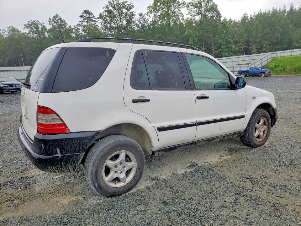 1998 Mercedes-benz Ml-class VIN 4JGAB54E2WA031542 COPART salvage auction — MINOR DENT/SCRATCHES, Nc - Dealer Only Clean Title, sold $175 on 2026-07-09 (photo 3)