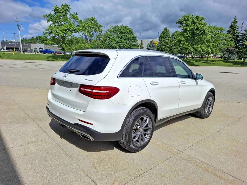 2019 Mercedes-benz Glc VIN WDC0G4KB9KV141943 COPART salvage auction — NORMAL WEAR, On - Permit No Brand - Unfit (P), sold $8,300 on 2026-07-03 (photo 4)